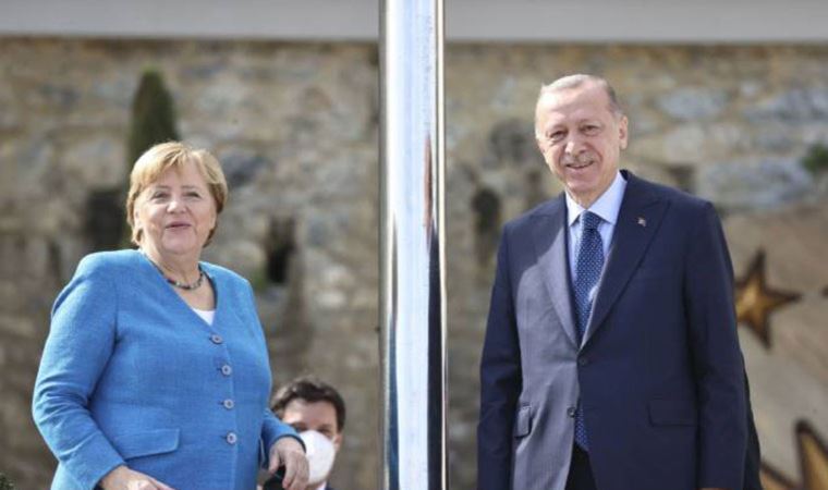 Merkel'le poz veren Erdoğan'dan direk esprisi