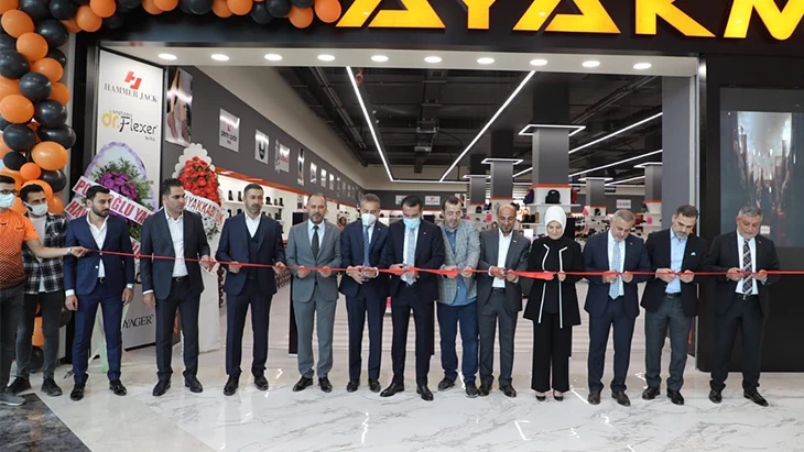 Bakan Kurum 'durdurulsun' demişti: Elazığ'daki AVM'yi AKP'li milletvekilleri açtı