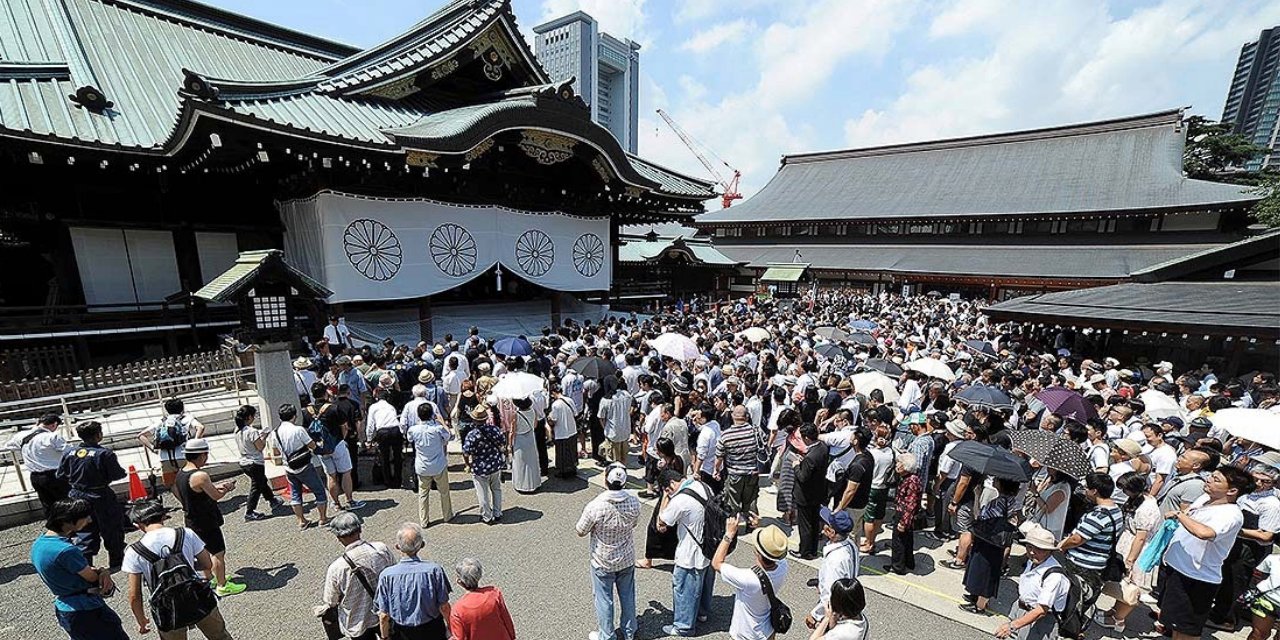 Japonya Başbakanından tartışmalı tapınağa bağış