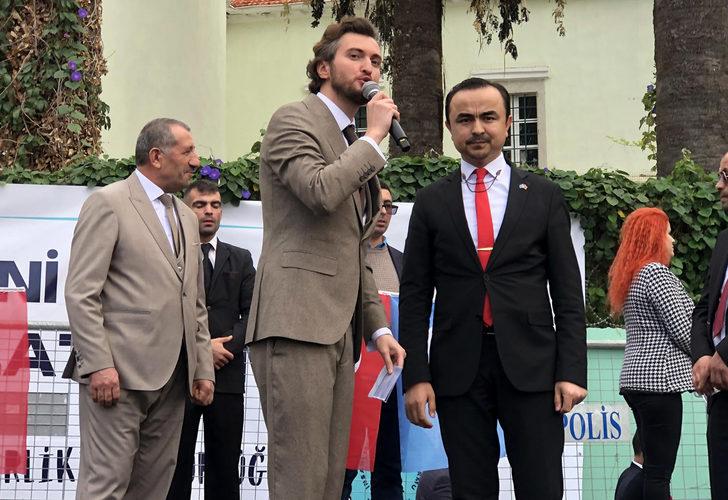 Aşı karşıtları mitinginde 'sahte cumhurbaşkanı' ilgisi