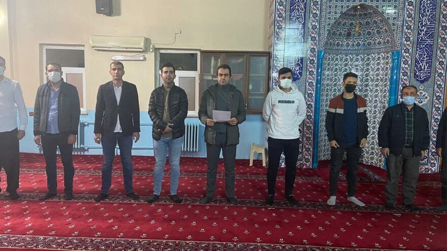 TÜGVA'dan cami içinde basın açıklaması