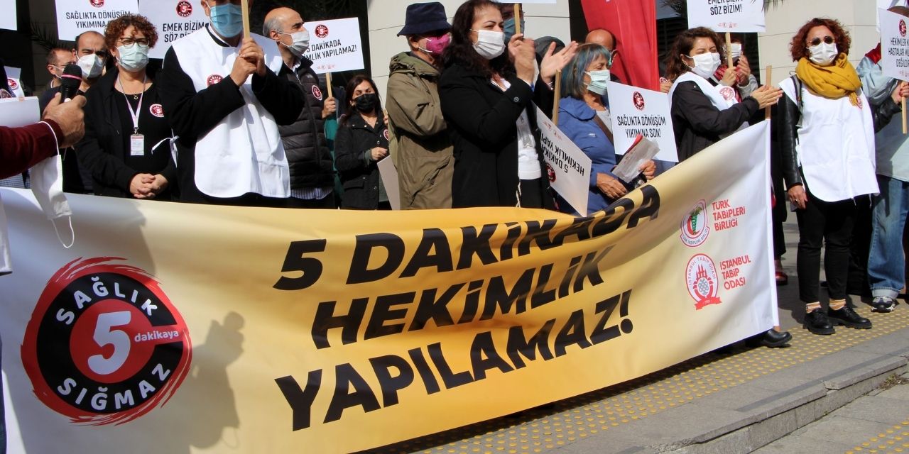 Taksim'de hekimlerden 'süre' protestosu: 5 dakikada hekimlik yapılamaz