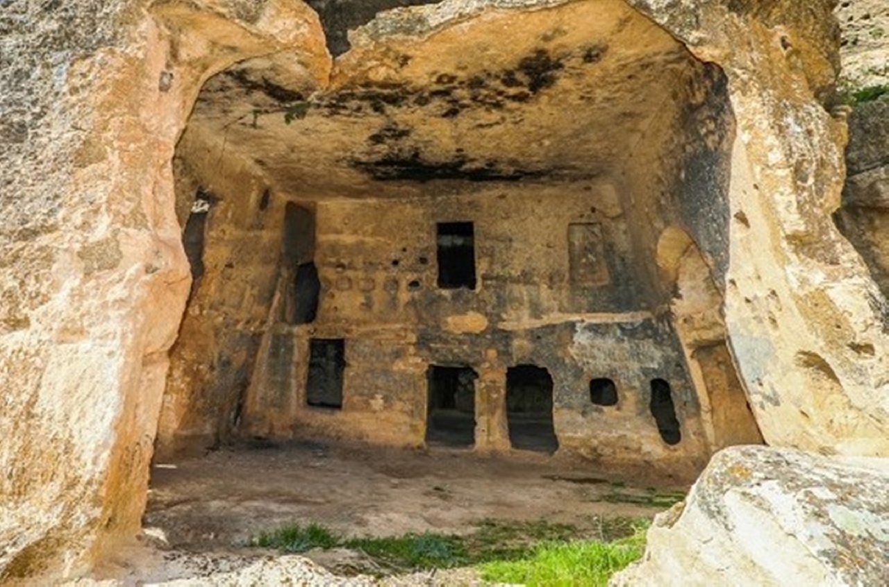 Binlerce yıllık Hasuni Mağaraları çöp oldu