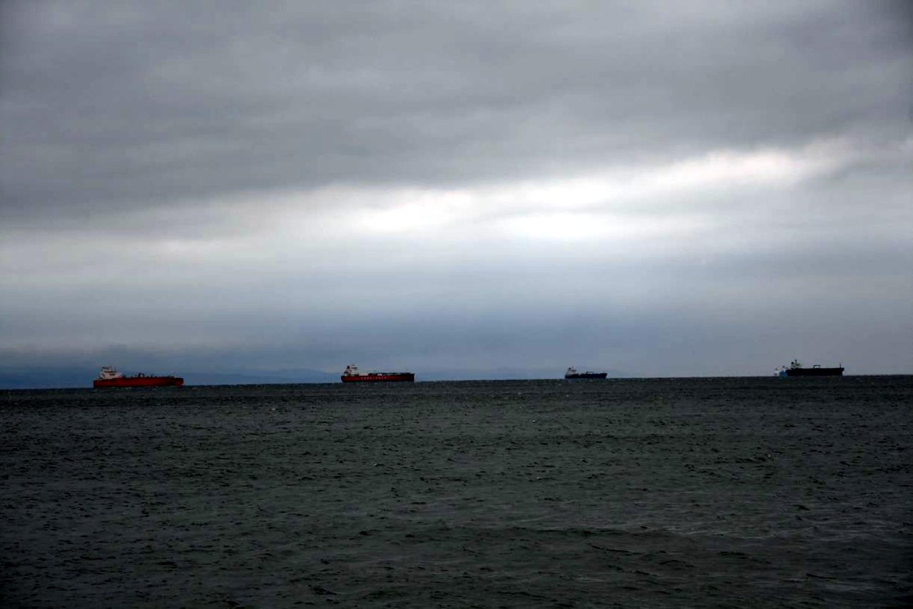 Marmara'da yoğun sis deniz trafiğini aksattı