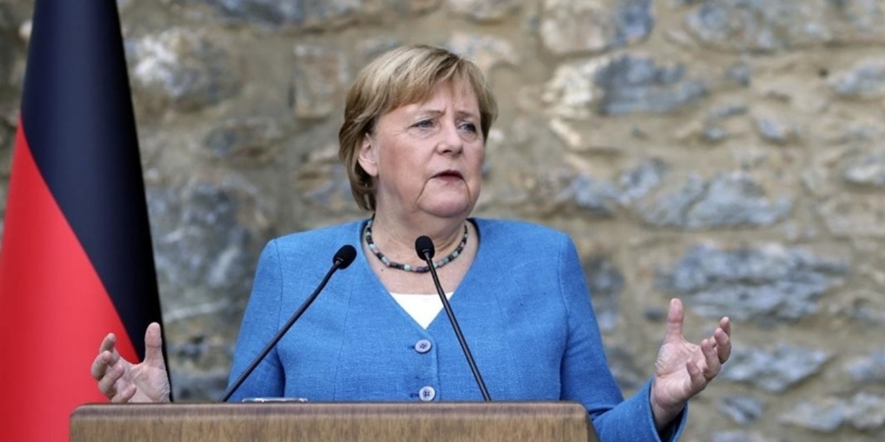 Almanya'da Merkel'den yeni hükümet kurulana kadar görevde kalması istendi