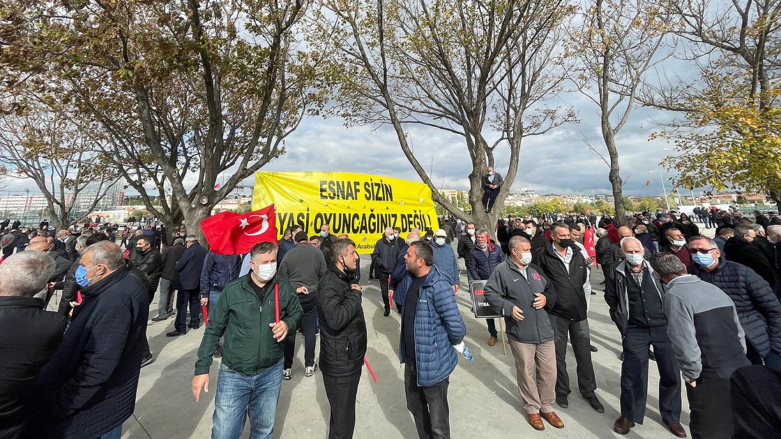 Taksiciler Habertürk muhabirine saldırdı