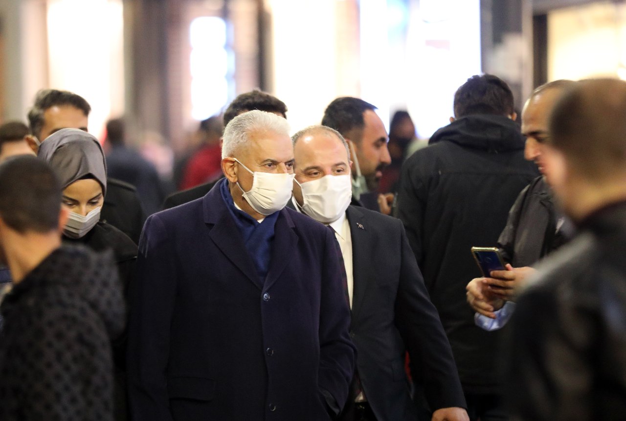 İstiklal Caddesi'ni turlayan Bakan Varank: Binali abiyle takıldık