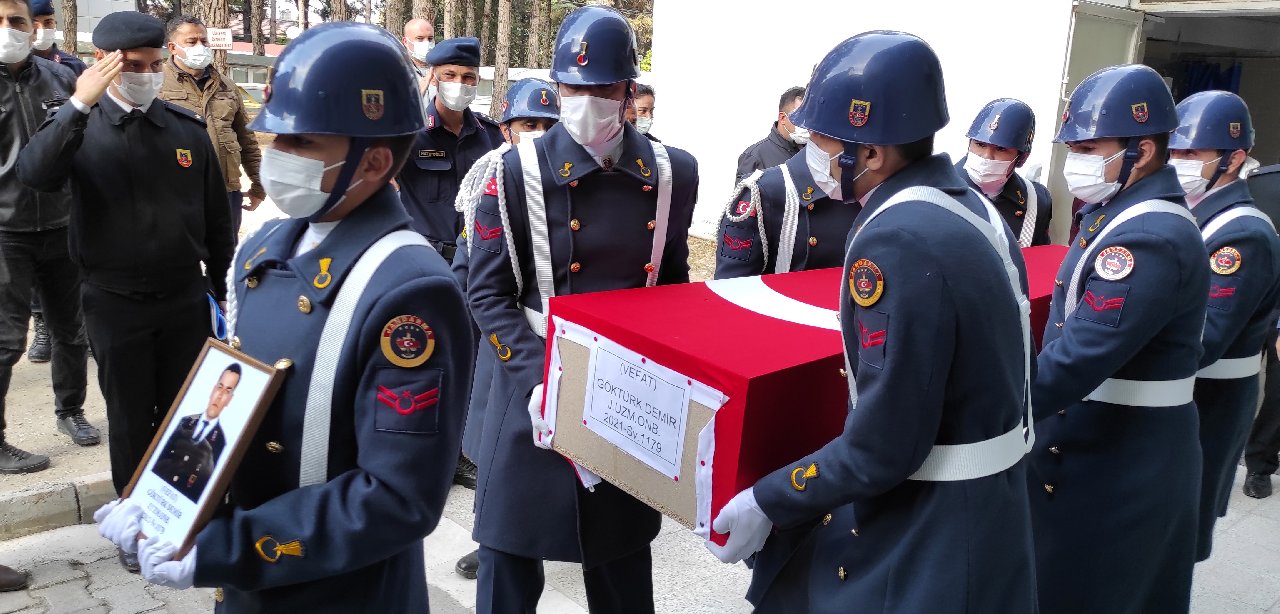 Otel odasında ölü bulunan uzman çavuşun cenazesi ailesine teslim edildi