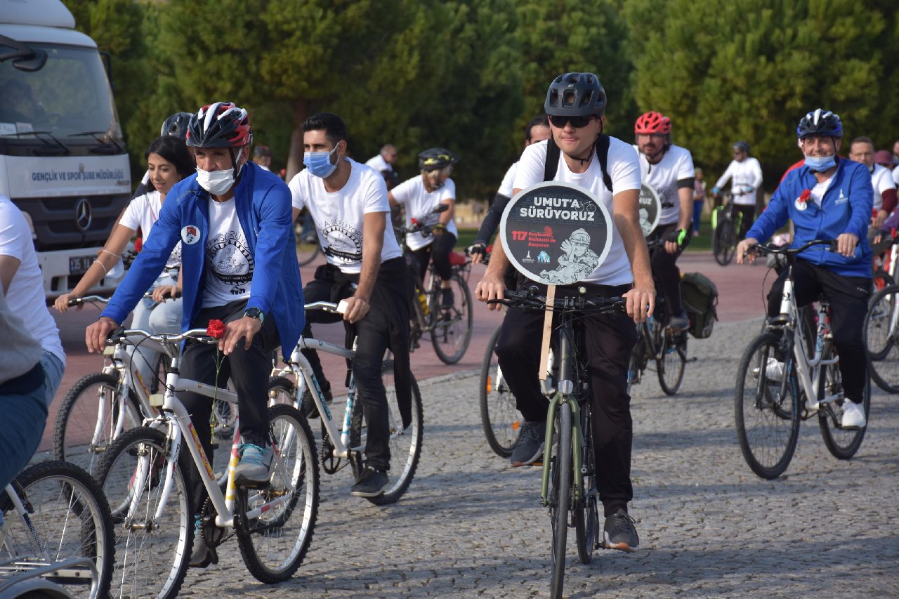 Pedallar depremde yaşamını yitirenler için çevrildi