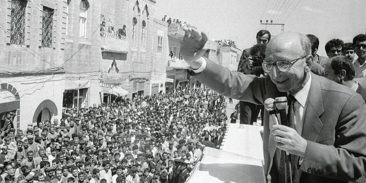 Ölümünün 14'üncü yılında Erdal İnönü anılıyor