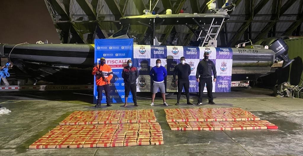 Kolombiya Donanması, 4 operasyonda 7.4 ton kokain ele geçirdi