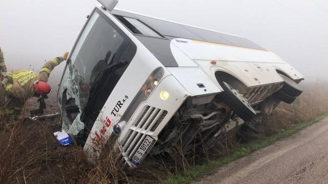 Okul servisi ile minibüs çarpıştı: 13 yaralı