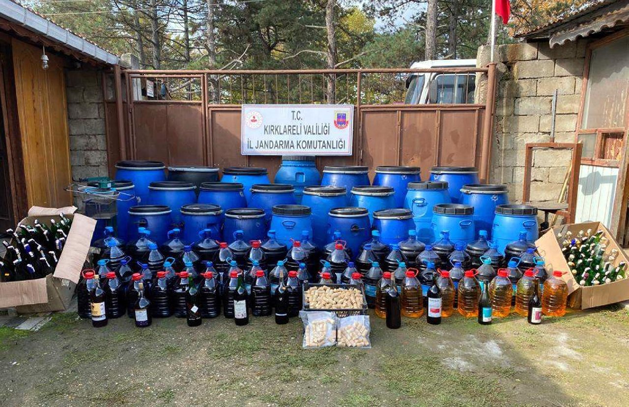 Kırklareli'nde sahte içki operasyonu: 4 bin 881 litre