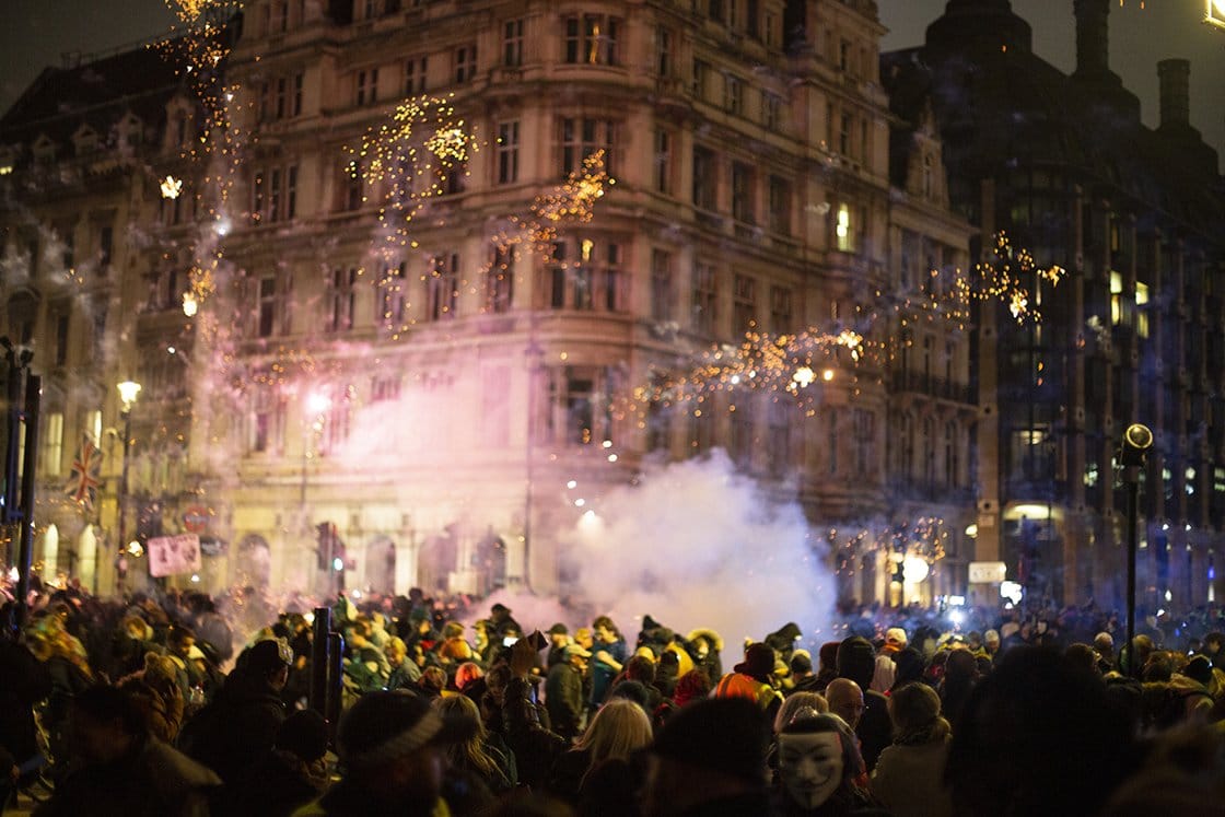 Şenlik Ateşi Gecesi'nde protestocular polisle çatıştı