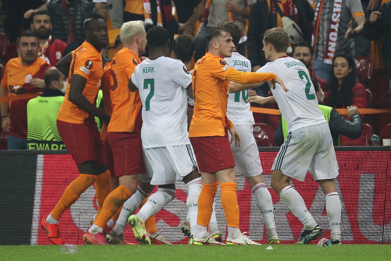 Galatasaray'ın Avrupa Ligi maçında kural hatası: İkinci 'sarı'ya rağmen oynadı