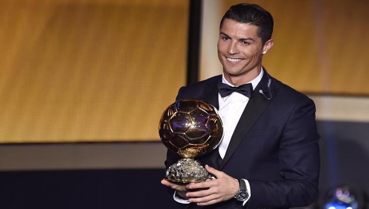 Ronaldo, 5. kez Ballon d'Or'u kazanarak Messi'yi yakaladı