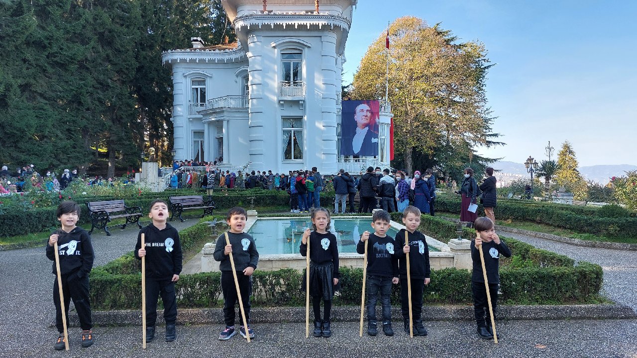 Anaokulu öğrencileri Atatürk'ü '10 Kasım' şarkısıyla andılar