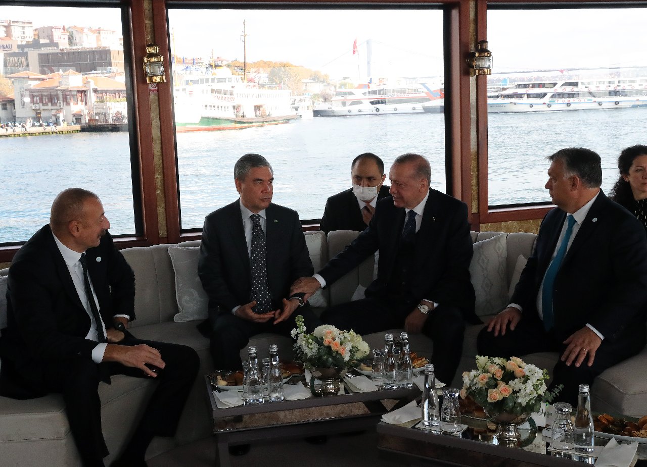 Liderler, zirve için tekneyle Demokrasi ve Özgürlükler Adası'na gidiyor