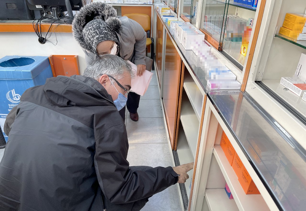İstanbul'da ecza deposu ile eczanelerde ilaç denetimi yapıldı