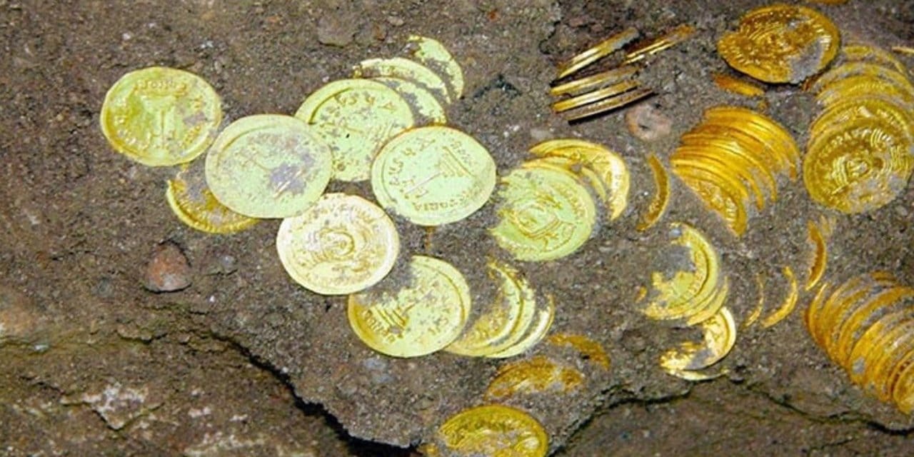 Amatör defineci buldu! Dünyanın en büyük altın hazinesi