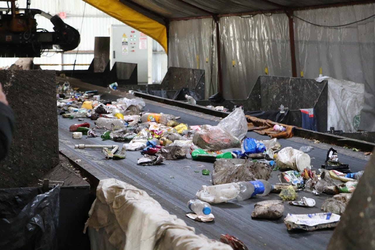 Geri dönüşüm tesisinde atıkların içinden bebek cesedi çıktı