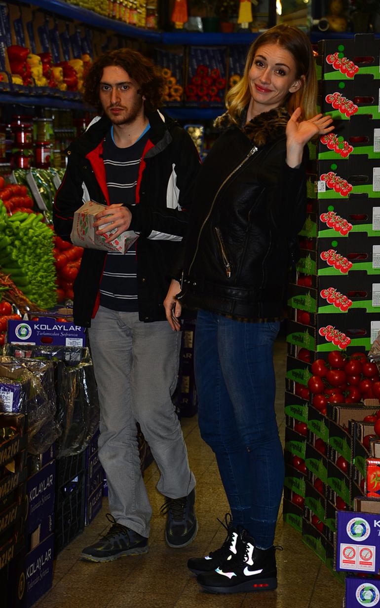 Yasemin Allen: Öpüşmeyi yadırgamayın