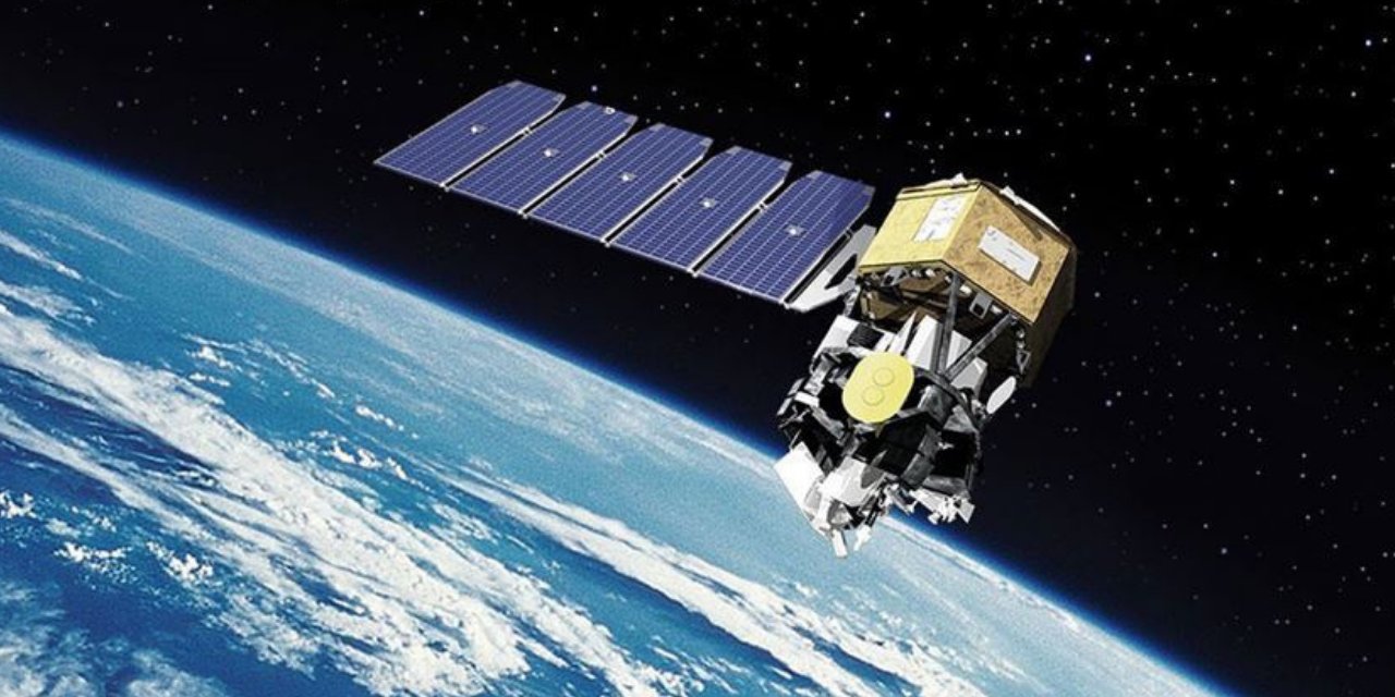 Rusya uzayda füze denedi, NASA 'Risk devam ediyor' dedi