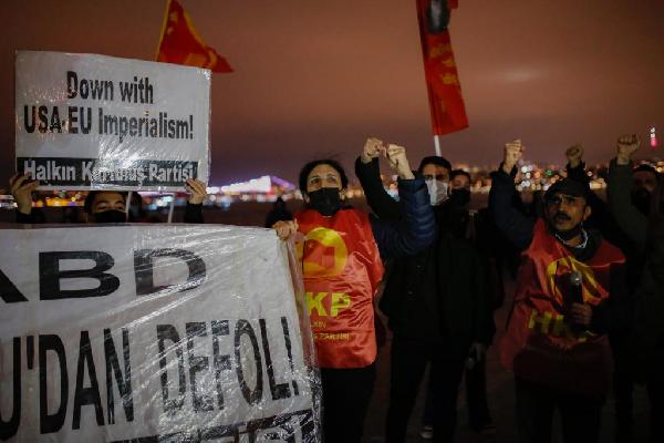 Sarayburnu'nda ABD savaş gemisi protestosu