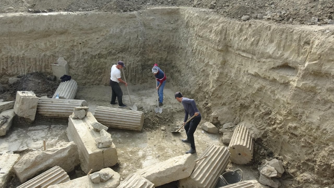 Magnesia'daki kazılarda Zeus Tapınağı ortaya çıkarıldı