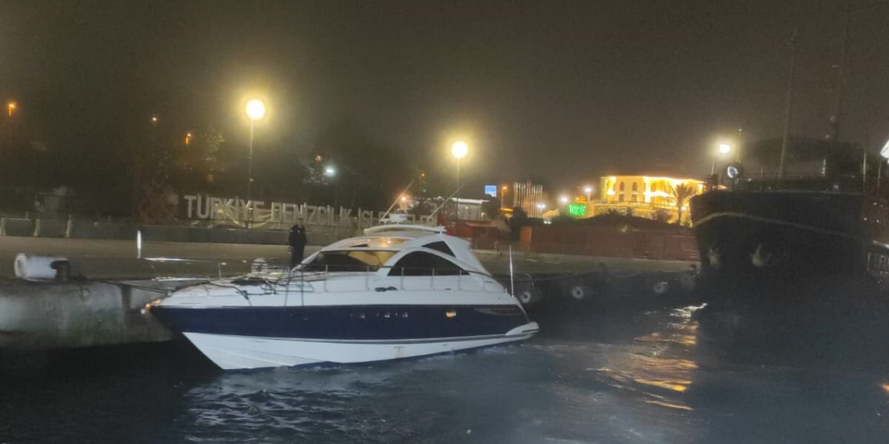 Haliç'de sürüklenen tekneden 8 kişi kurtarıldı