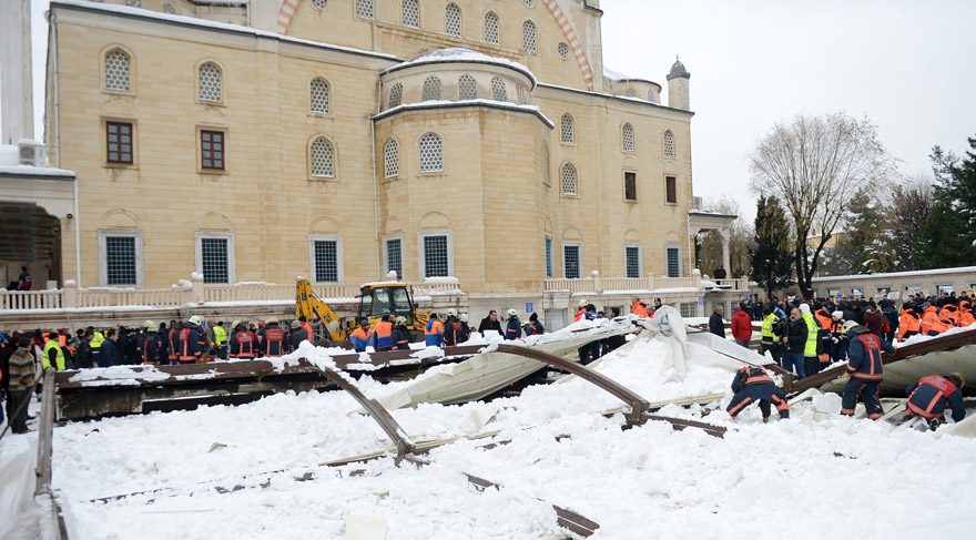 Ataköy Camii'nde tente çöktü... Ölü ve yaralılar var