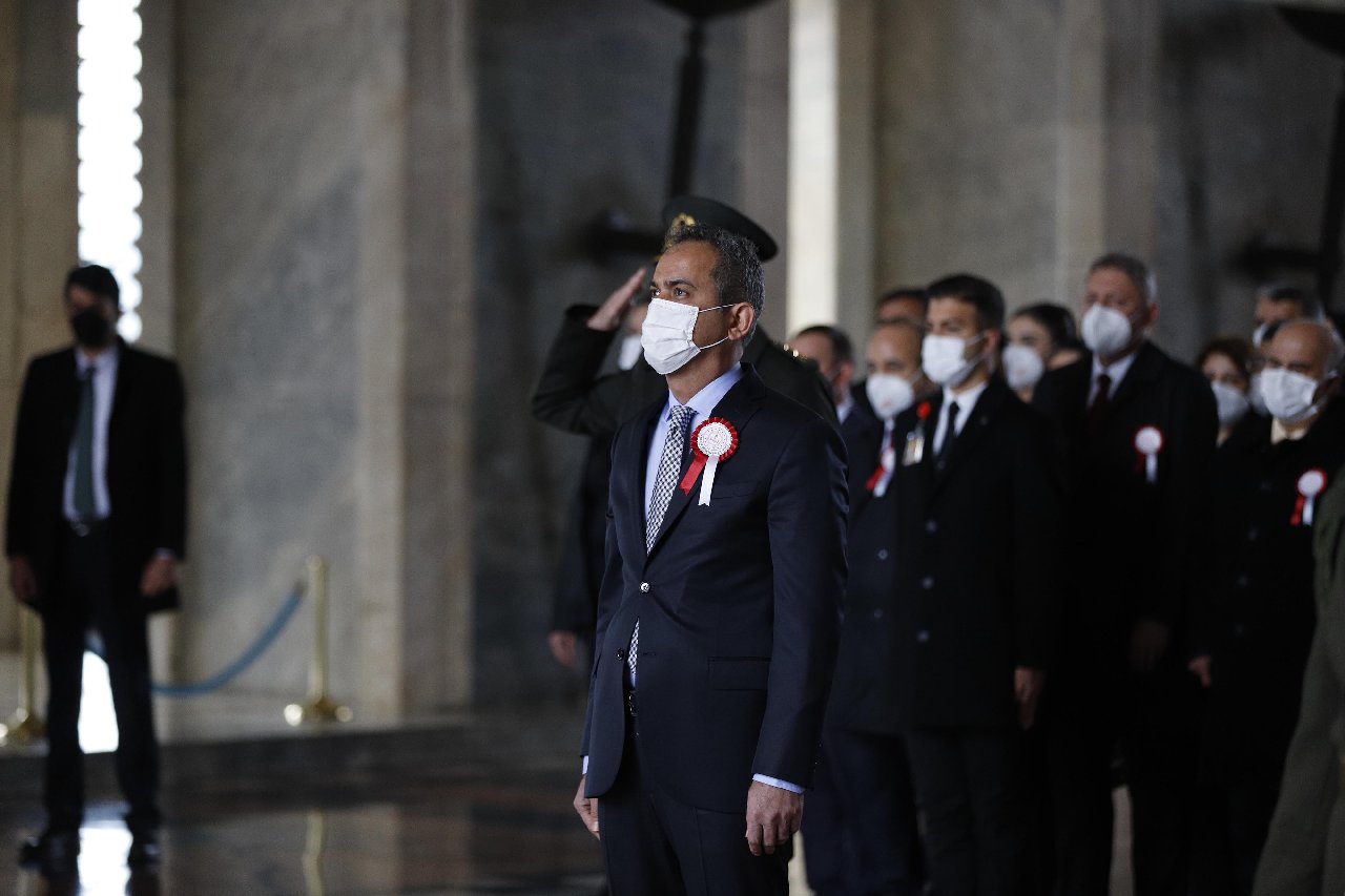Bakan Özer, öğretmenlerle Anıtkabir'i ziyaret etti