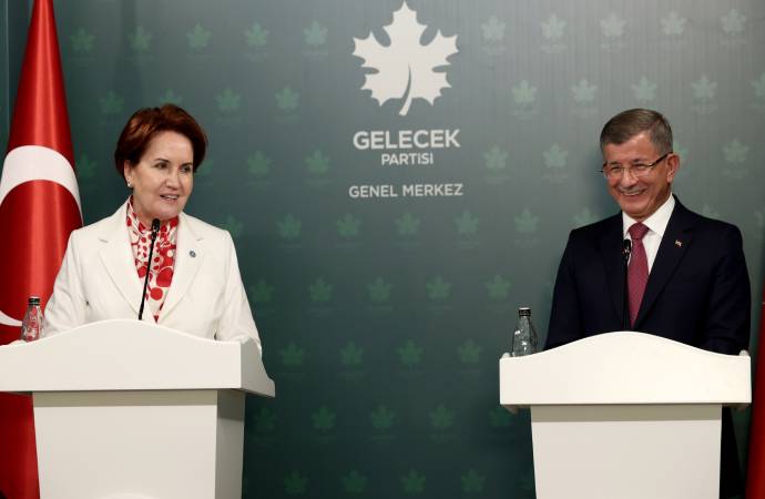 Ahmet Davutoğlu ve Meral Akşener bir araya geldi