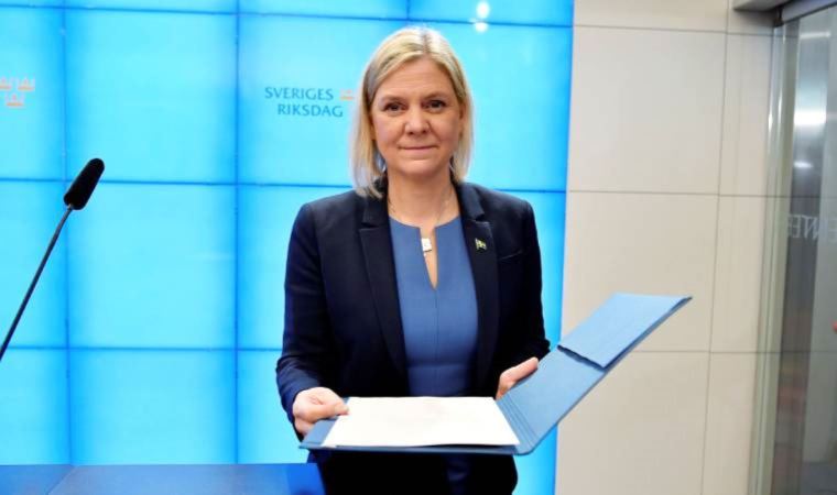 Başbakan seçildikten 7 saat sonra istifa etti