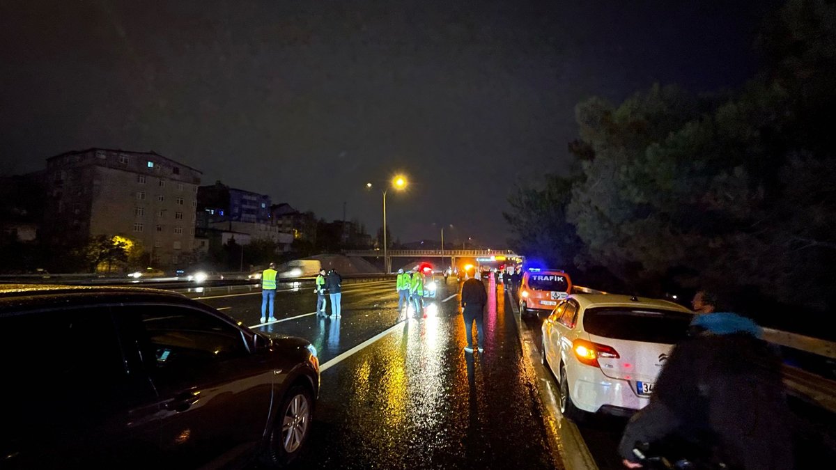 TEM'de zincirleme kaza: 5 araç birbirine girdi