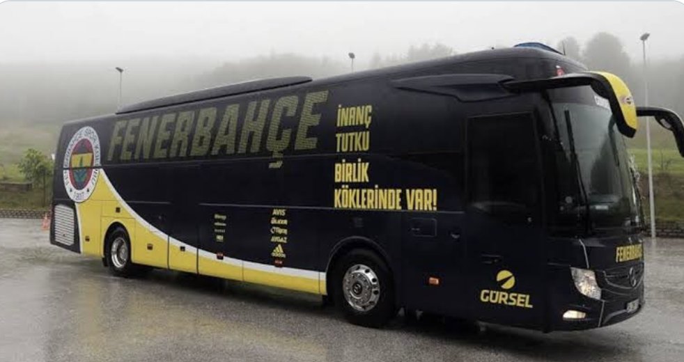 İzmir'de Fenerbahçe otobüsüne saldırı