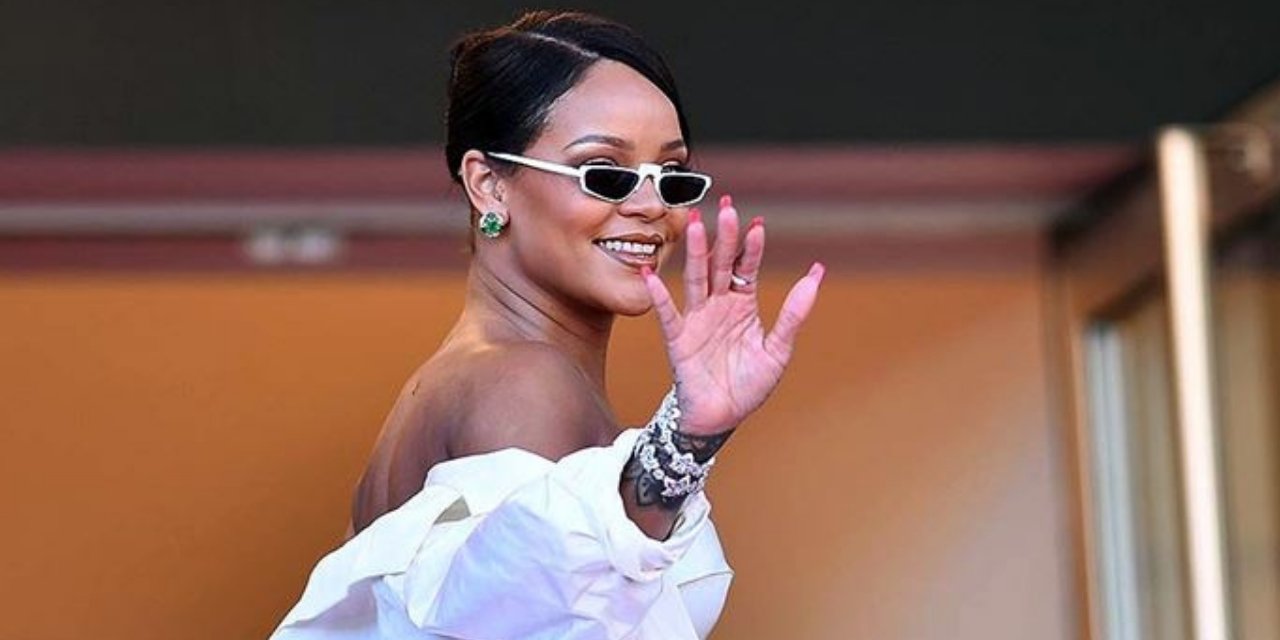Rihanna'ya memleketinden Ulusal Kahraman nişanı