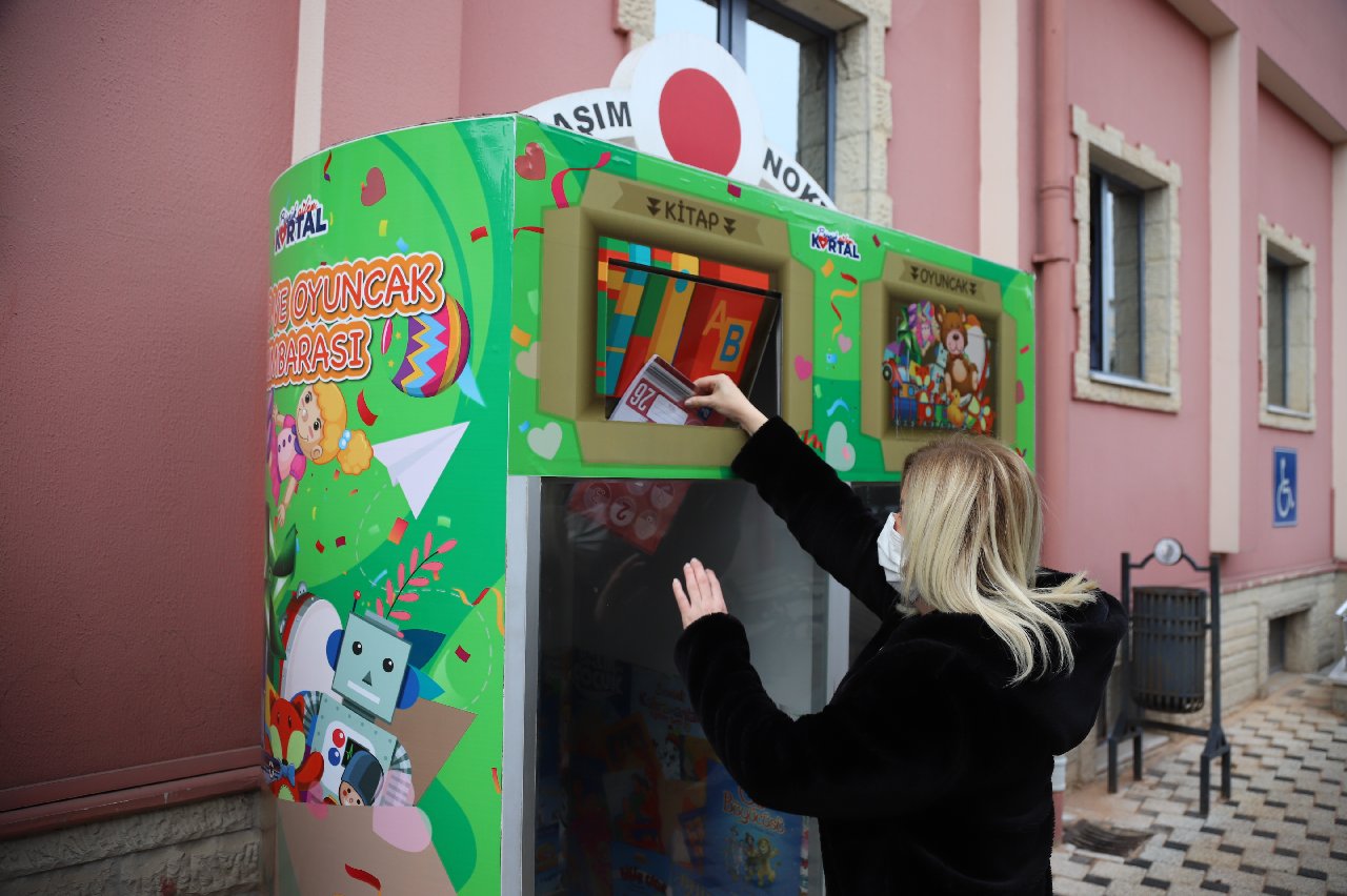 Kartal Belediyesi’nden çocuklara ‘Kitap ve Oyuncak Kumbarası’