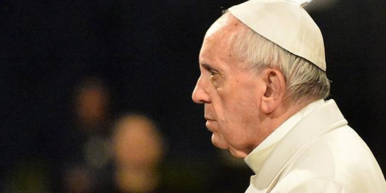 Yunanistan'da Papa'ya tepki: Dinin yolundan çıkmışsın!