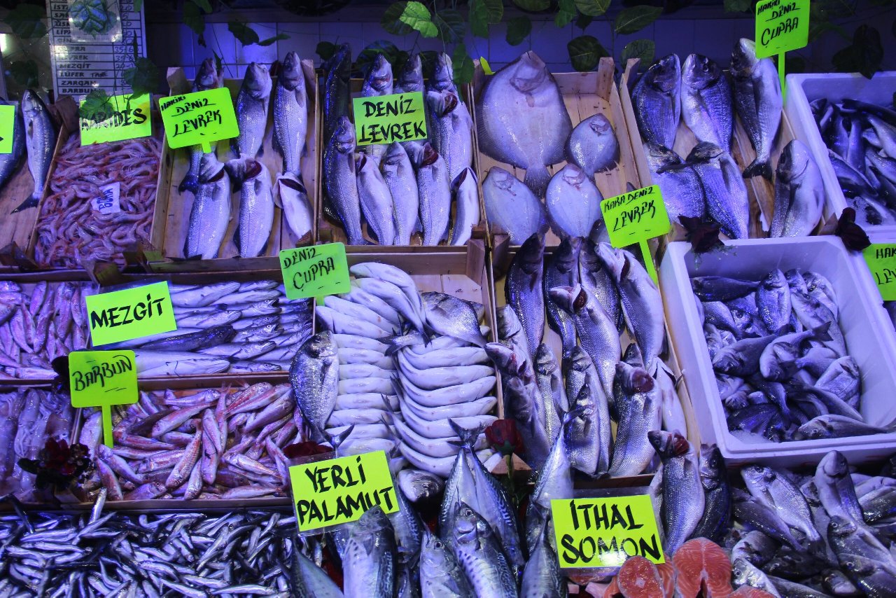 Fırtına balık tezgahlarını etkiledi, çinekop fiyatları 70 TL'ye çıktı