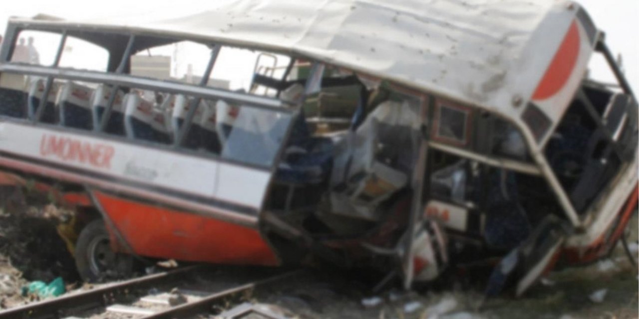 Kenya'da otobüs nehre sürüklendi, 31 kişi hayatını kaybetti