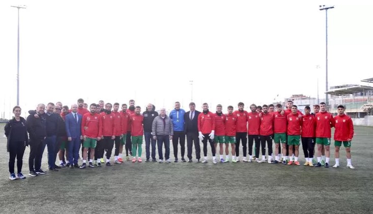 Karşıyaka yerinde saydı