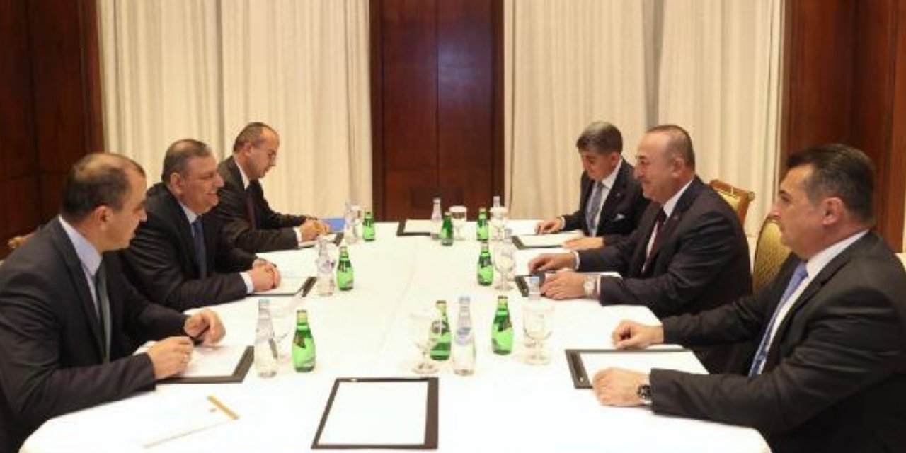 Çavuşoğlu, Katar'da eski Suriye Başbakanı ile görüştü