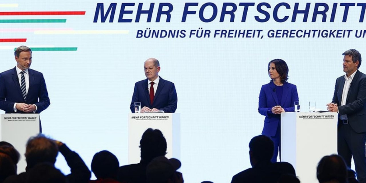 Almanya’da SPD, Yeşiller ve FDP’nin koalisyon protokolü imzalandı