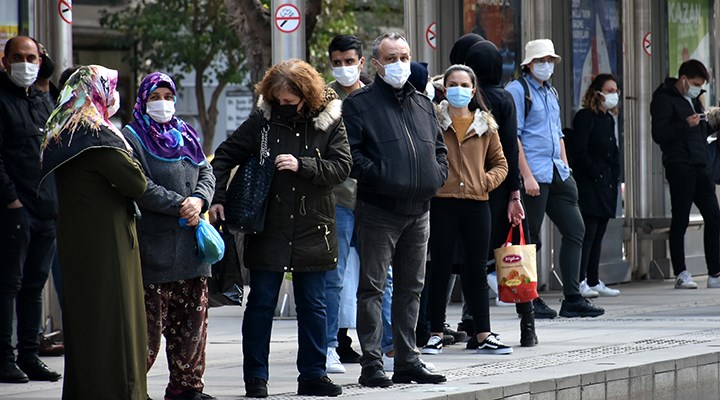 İzmir Valisi Köşger: Omicron varyantı saptanan 5 kişinin yurt dışı bağlantısı yok