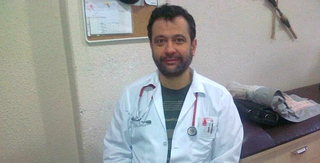 Aşı karşıtı aile hekimi, koronavirüsten öldü