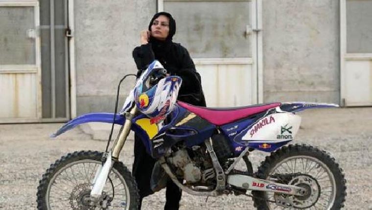 Suudi Arabistan'da kadınlar motosiklet ve kamyon da kullanabilecek