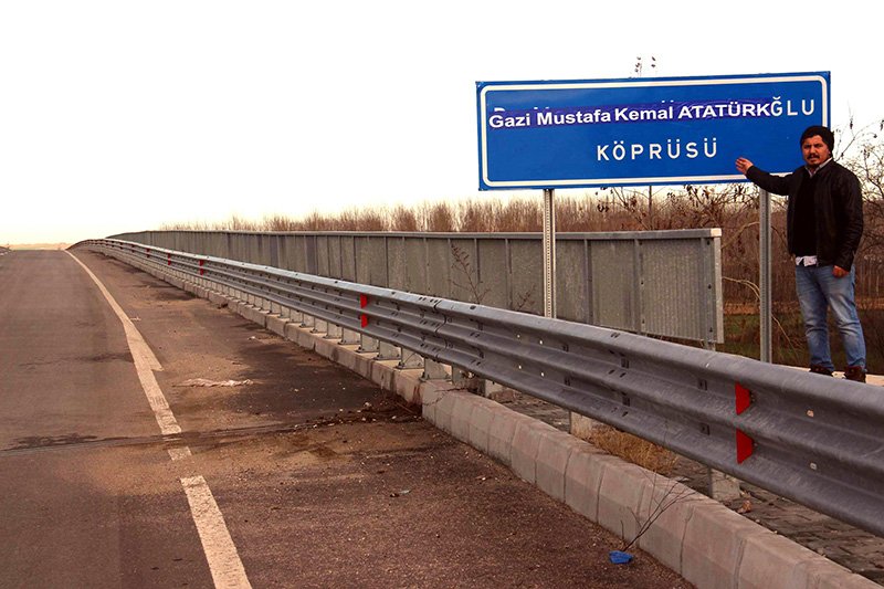 Köprünün adını değiştirip Gazi Mustafa Kemal Atatürk köprüsü yaptılar
