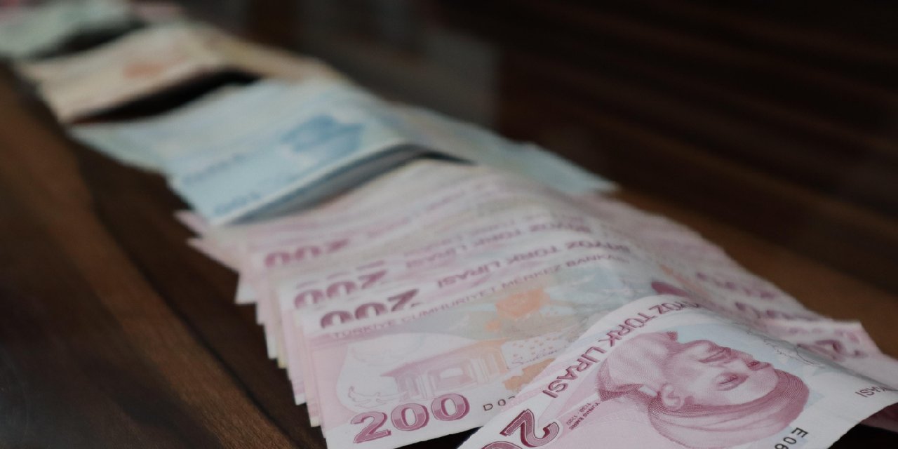 Dilenirken yakalandı: Üzerinden 11 bin lira çıktı