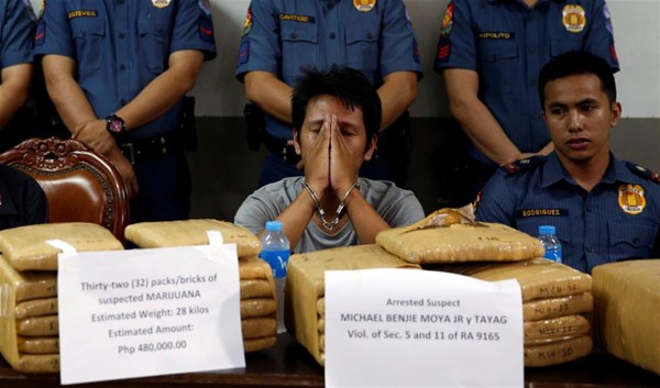 Filipinler'de 1 milyondan fazla uyuşturucu kullanıcısı teslim oldu